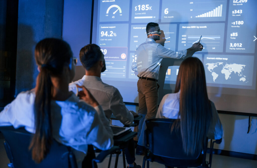 TREINAMENTO E CAPACITAÇÃO CONTÍNUA EM TOTVS: COMO AUMENTAR ADOÇÃO E EXTRAIR MAIS VALOR DO ERP 2 Imagem 3 antes o titulo Como a TOTVS apoia a capacitacao