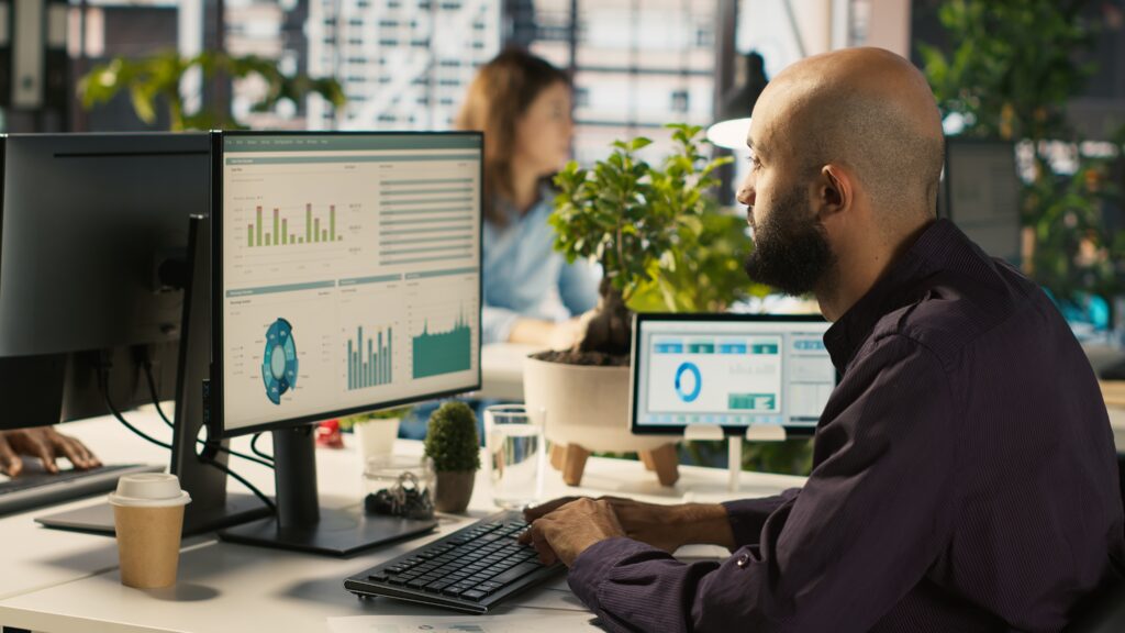 EMPRESAS “INVISIVELMENTE INEFICIENTES”: COMO IDENTIFICAR DESPERDÍCIOS OPERACIONAIS QUE NÃO APARECEM NO DRE 4 Imagem 5 antes do titulo O papel do BI e dashboards no diagnostico operacional 1