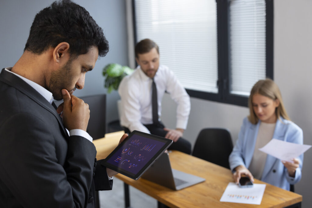 Decisão lenta custa caro: o impacto do tempo de resposta na competitividade das empresas 1 Imagem 2 antes do titulo trava a tomada de decisao nas empresas